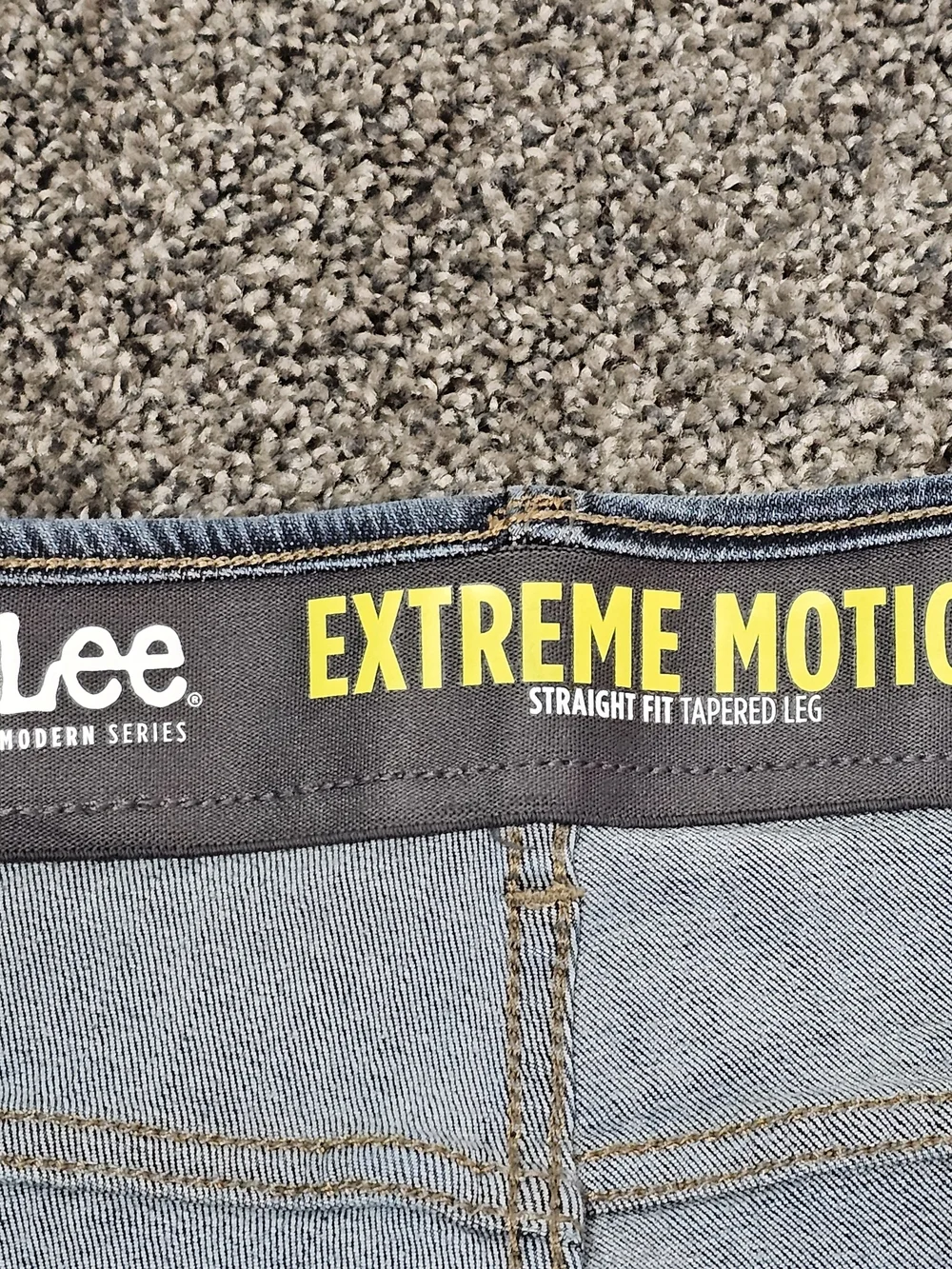 Lee Extreme Motion Jeans 36x34 Medium Wash Blue Stretch Denim